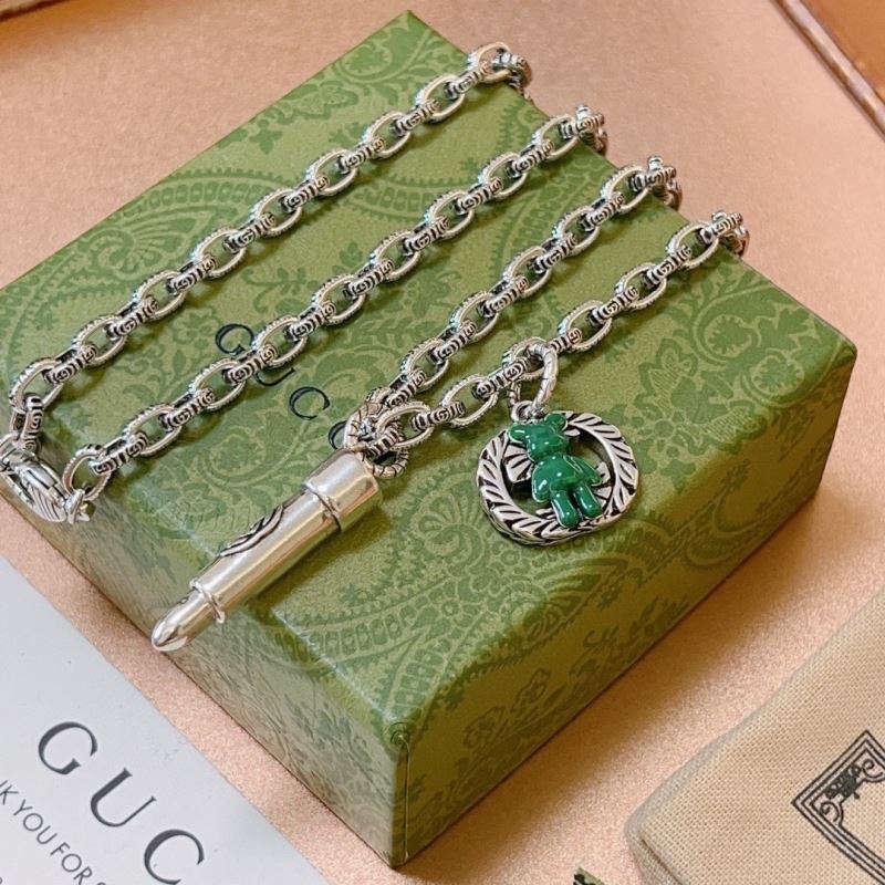 G*u*i necklaces